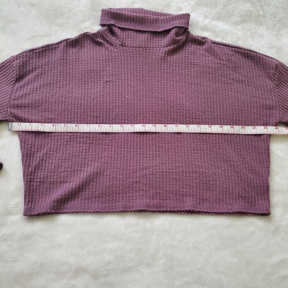 Wild Fable Women's Long Sleeve Turtleneck Cozy Boxy Cropped T-shirt Sz  Medium - Picture 15 of 16